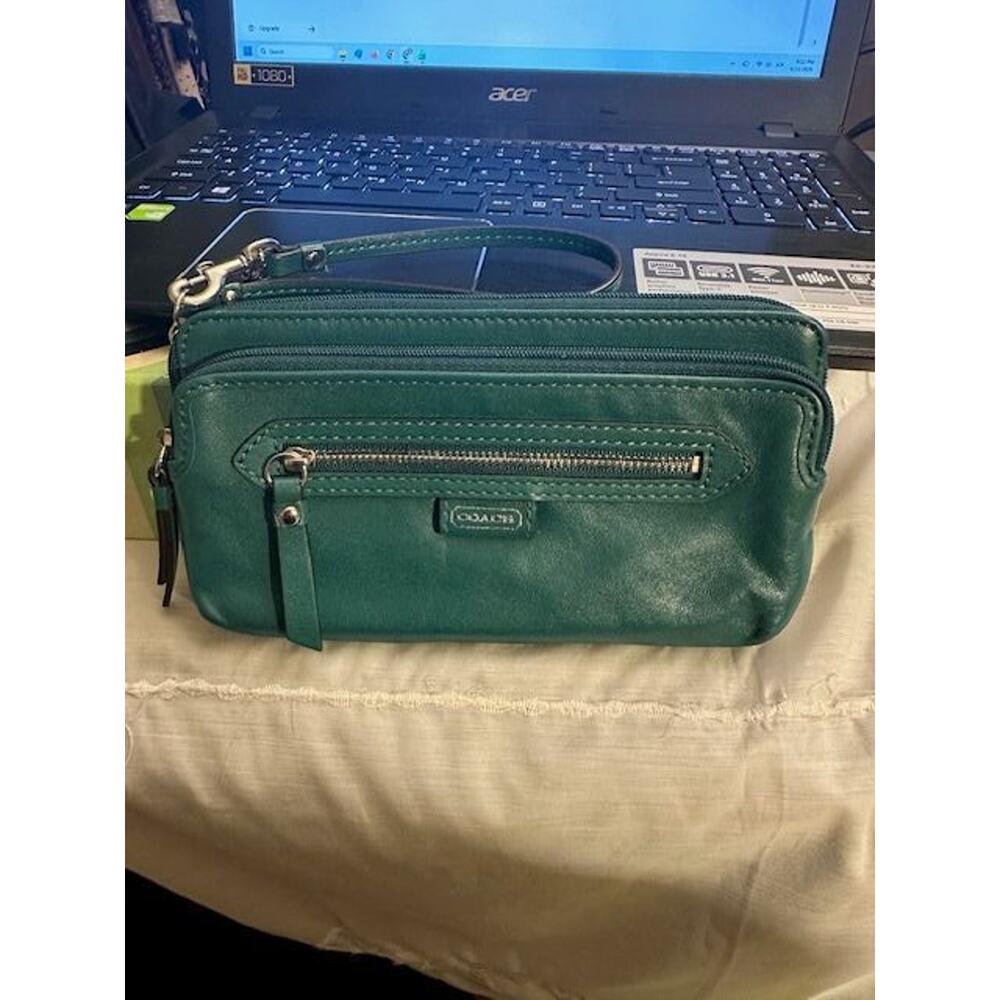 Vintage Coach Teal Green Leather Wristlet with Coach & Horses GUC